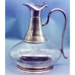 Decanter with base