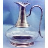 Decanter with base